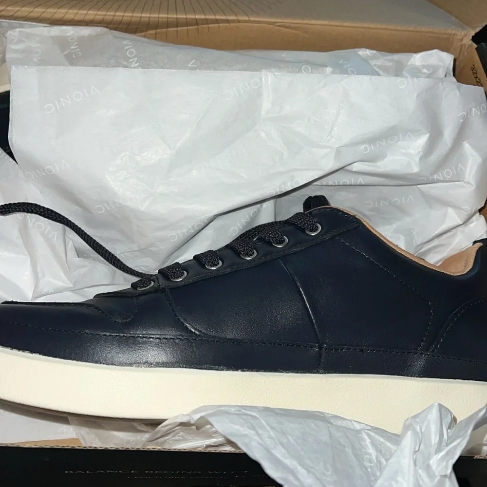 VIONIC Leather Lace Up Court Sneakers in‎ Navy Blazer